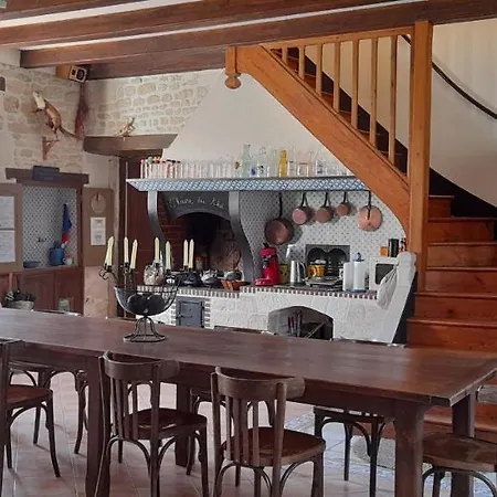 Le Clos De La Garenne Bed & Breakfast 4*